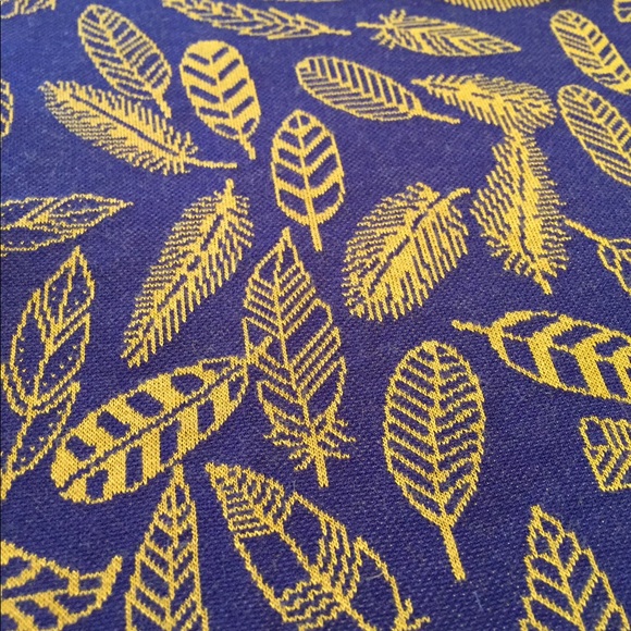 SOLD - LulaRoe Classic Tee size small - Picture 3 of 6